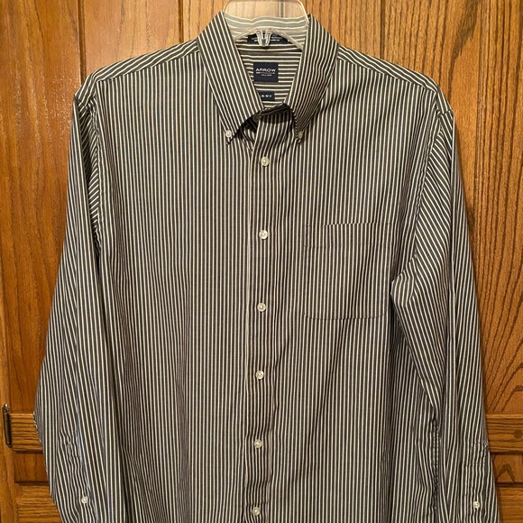 Men’s button down shirt. - Picture 2 of 5